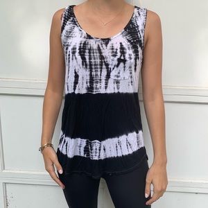 B&W tie dye tank